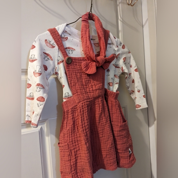 ✨SOLD✨Rabbit + Bear Emily and Oliver mushroom outfit long sleeve jumper bow. - Picture 7 of 7